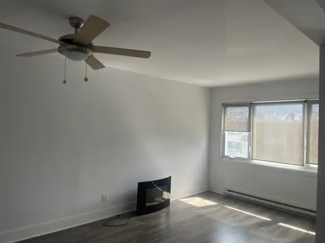 À louer 4 1/2 Renové propre Disponible immédiatement - Photo 2