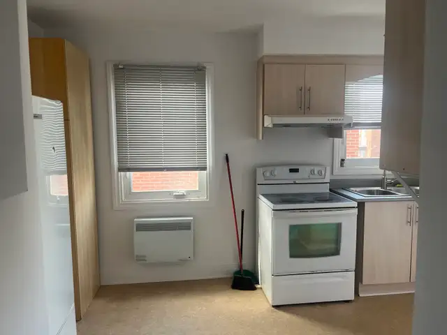 À louer 4 1/2 Renové propre Disponible immédiatement - Photo 6