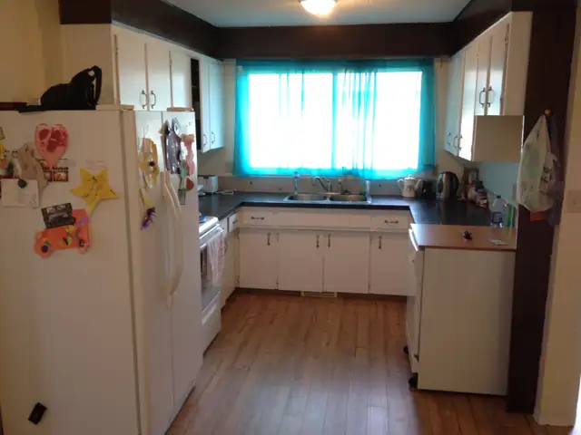 Charming 3 Bed Duplex Close to Schools in Lacombe-Avail June 1 - Photo 4