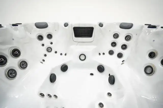 ORION HOT TUB FOR SALE - Photo 8
