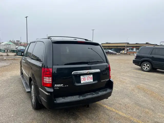 2010 Chrysler town & Country - Photo 4