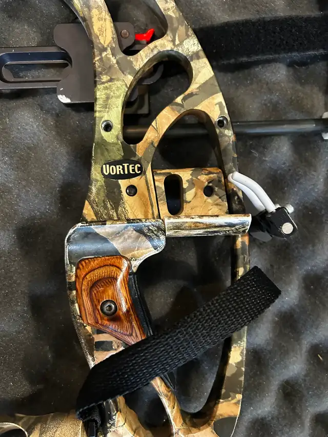 Hoyt ZR200 compound bow - Photo 2