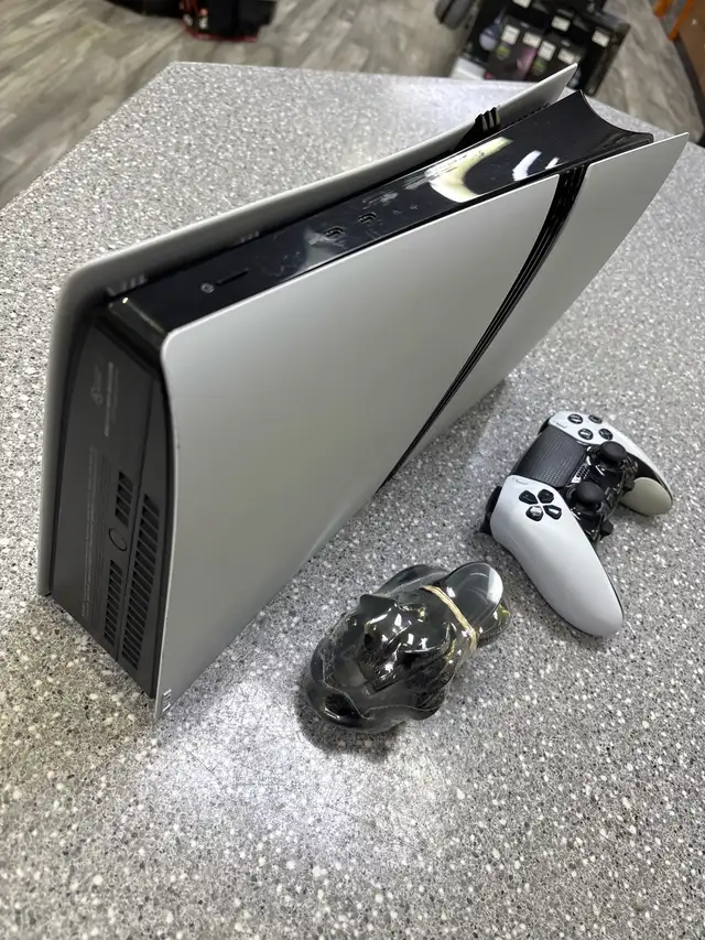 PS5 pro 2TB Digital System with pro controller - Photo 3