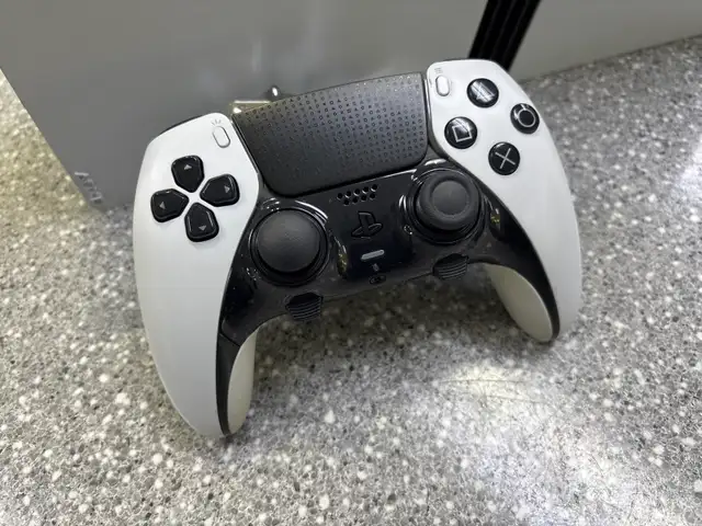 PS5 pro 2TB Digital System with pro controller - Photo 4