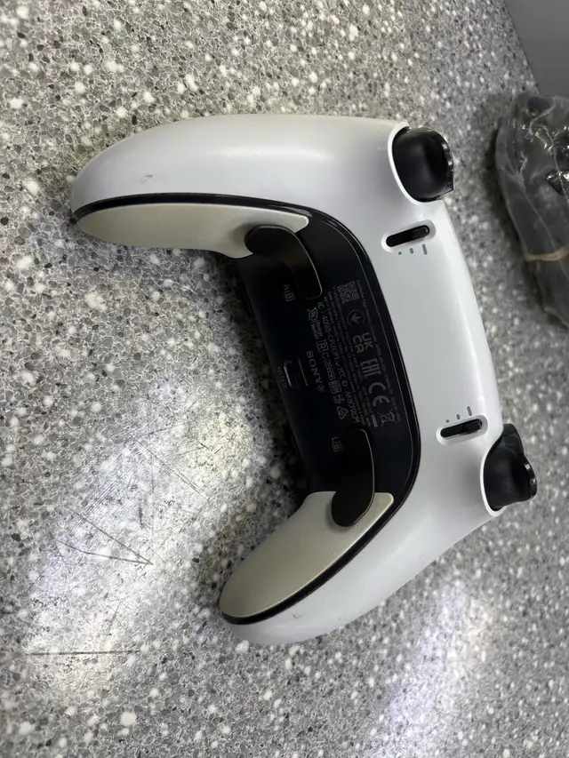 PS5 pro 2TB Digital System with pro controller - Photo 5