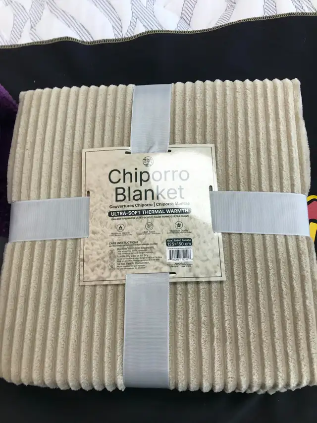 BRAND NEW VARIETY OF THROW BLANKETS ONLY $12! - Photo 3