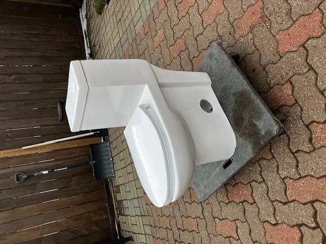 one piece toilet