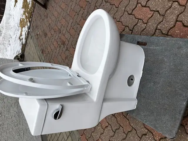 one piece toilet - Photo 3