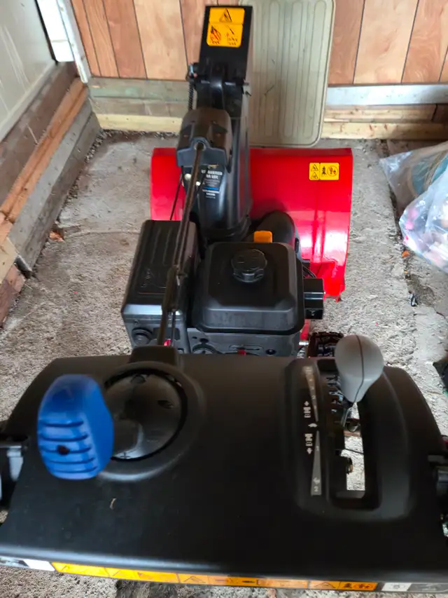 Toro Power Max 826 OE Snowblower - Photo 6