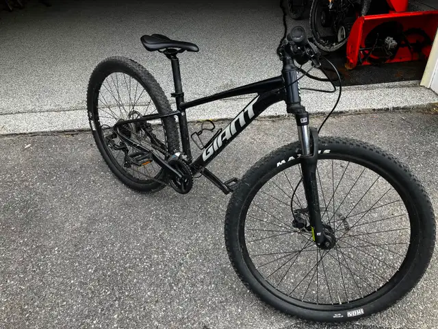 2022 Giant Talon XS mountain bike - Photo 2