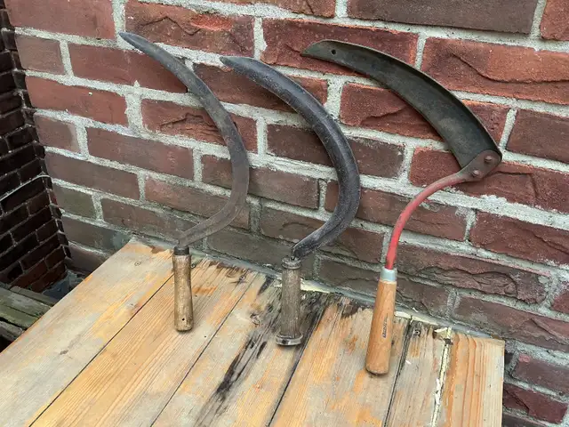 3 Vintage Farm Wood Handle Hay Grain Grass Cutting Sickle tools. - Photo 6