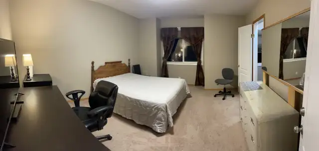 Blackfalds MasterBedroom For Rent - Photo 2