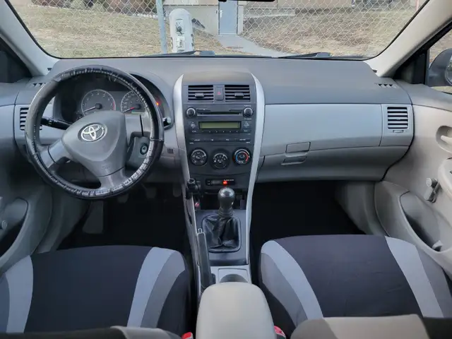 2010 Toyota Corolla fuel efficient manual four door sedan - Photo 4