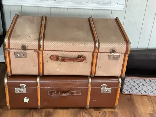 2 Vintage Trunks &  1 Wood Chest - Photo 2