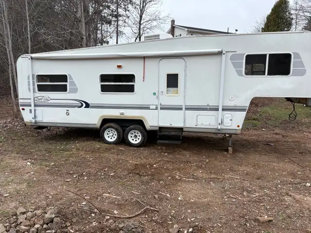 1999 Trail Lite travel trailer - Photo 2