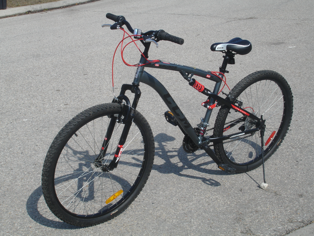 ALMOST NEW 27.5' CCM SAVAGE WITH 21 SPD & FULL DUAL SUSPENSION! - Photo 2