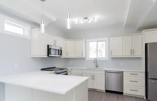 CLEARANCE SALE - IVORY (Off-White) Cabinets