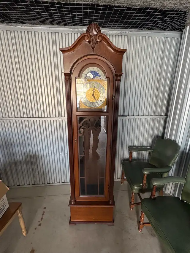 Free delivery used Grandfather Clock - Wood Casing - Photo 2