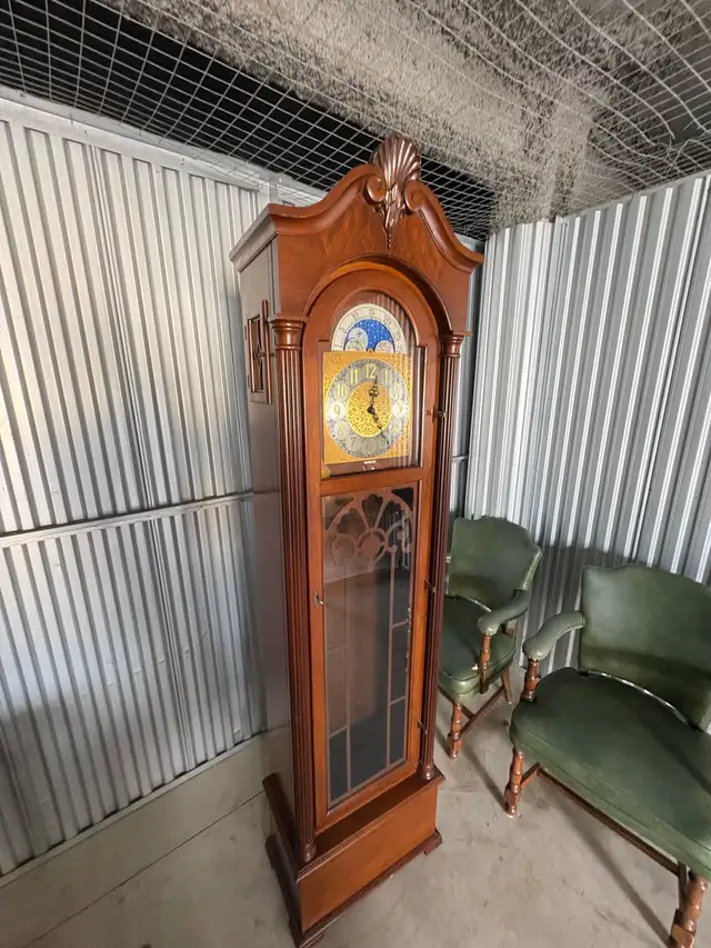 Free delivery used Grandfather Clock - Wood Casing - Photo 3