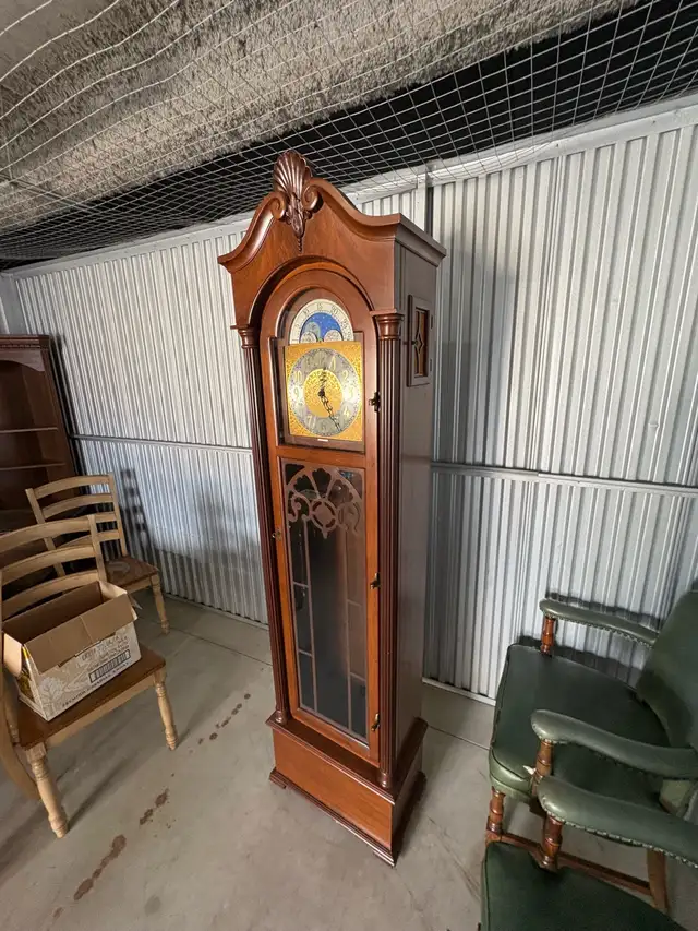 Free delivery used Grandfather Clock - Wood Casing - Photo 5