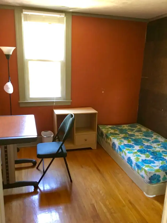 Student Rooms Available – 4-Min Walk to U Windsor | Utilities In - Photo 7