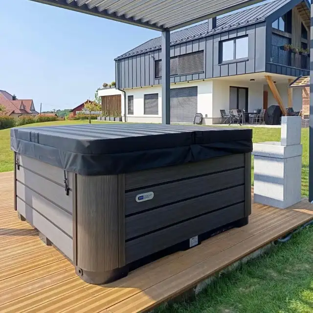 3 PUMP BENCH HOT TUB - Photo 2