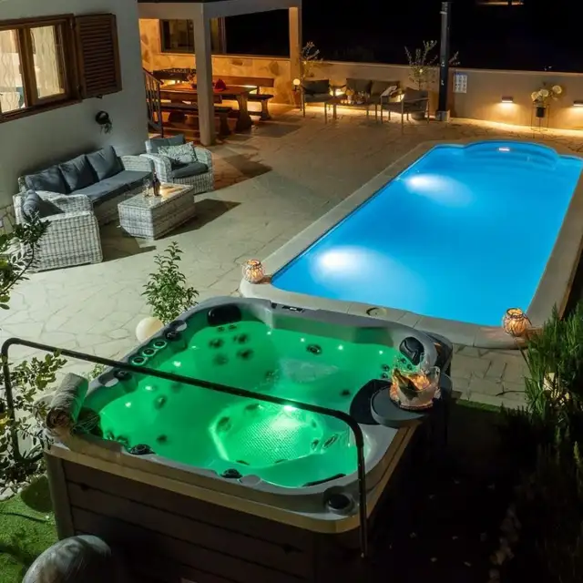 3 PUMP BENCH HOT TUB - Photo 5