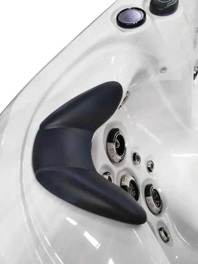 VEGA HOT TUB FOR SALE - Photo 4