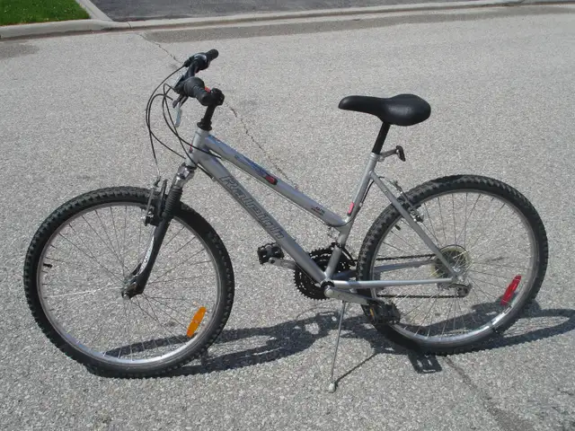 NICE SHAPE FEMALE'S 26' RALEIGH SUMMIT 18 SPD WITH SUSPENSION! - Photo 4
