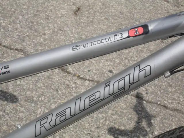 NICE SHAPE FEMALE'S 26' RALEIGH SUMMIT 18 SPD WITH SUSPENSION! - Photo 5