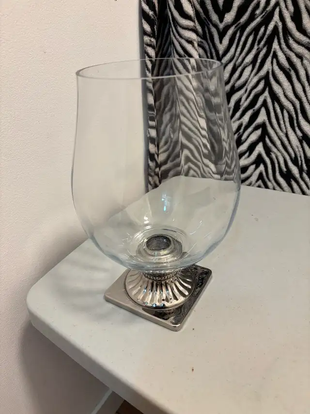 Glass Vases $5-8 - Photo 2