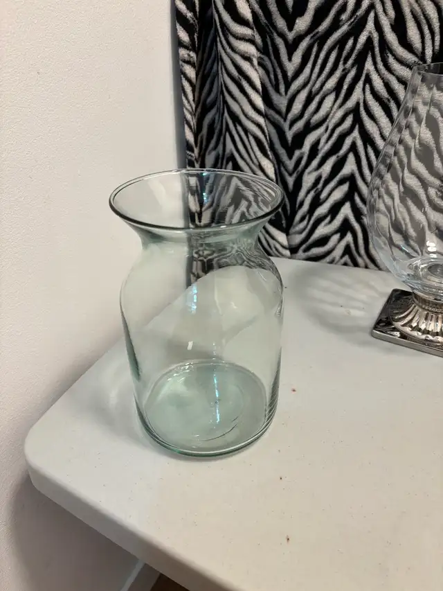 Glass Vases $5-8 - Photo 3