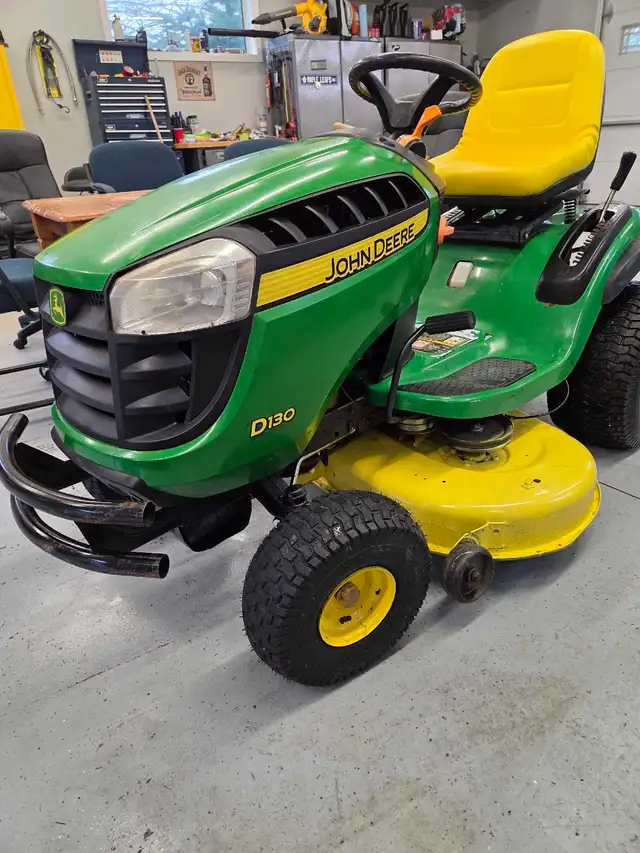 john deere d130 lawn Tractor - Photo 2