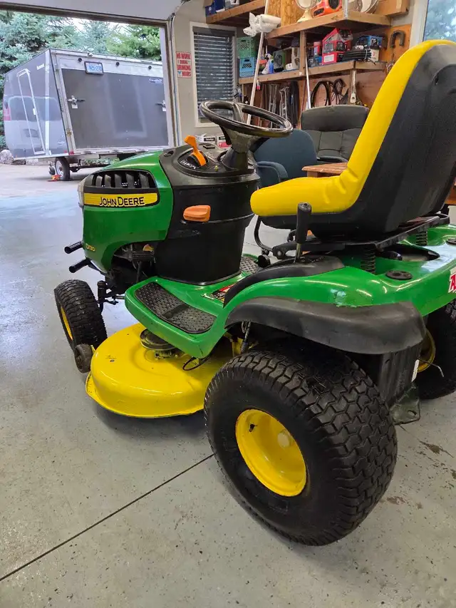 john deere d130 lawn Tractor - Photo 3