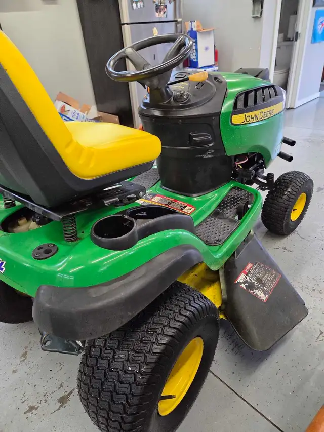 john deere d130 lawn Tractor - Photo 4