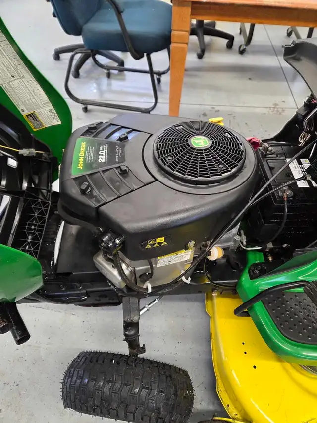 john deere d130 lawn Tractor - Photo 5