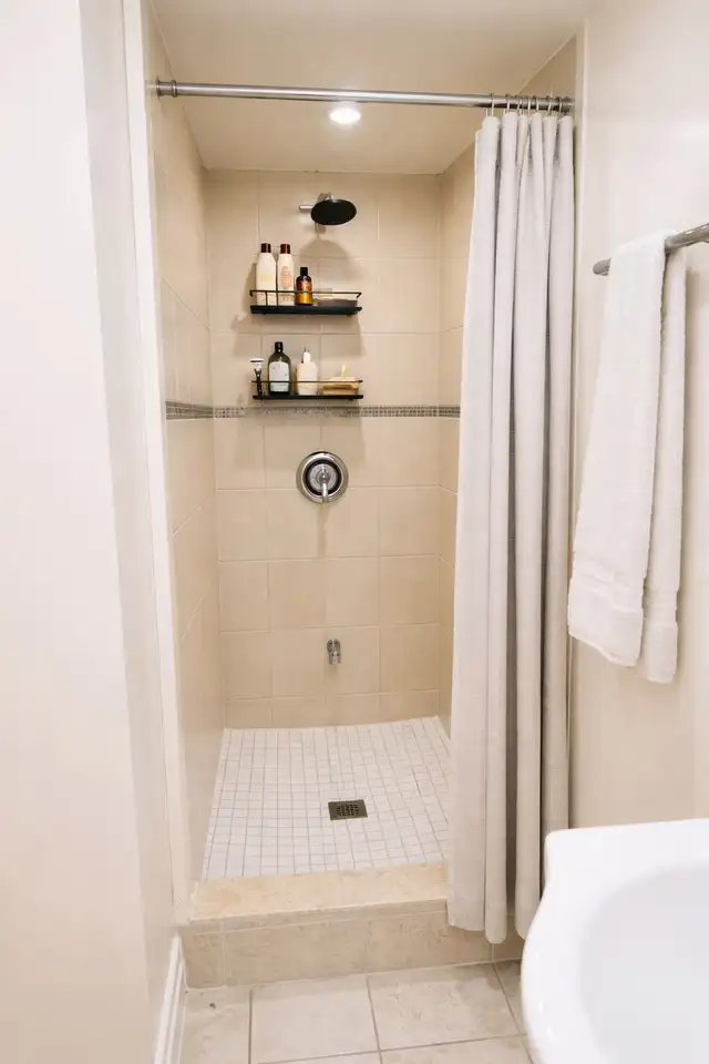 Beautiful 1 Bed 1 Bath WALKOUT Basement (Private Entrance!) - Photo 5