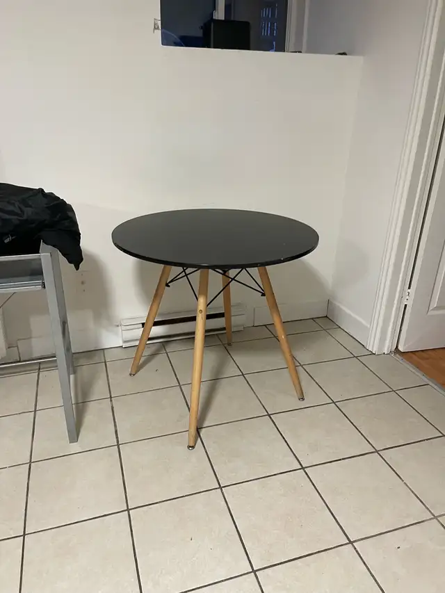 Beautiful IKEA Table & 2 Chairs & Free Delivery - Photo 6