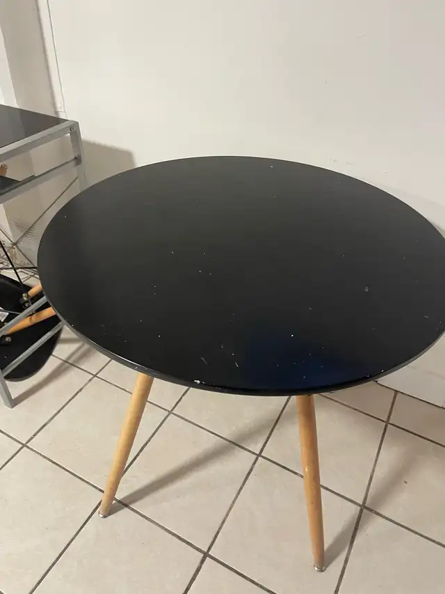 Beautiful IKEA Table & 2 Chairs & Free Delivery - Photo 8