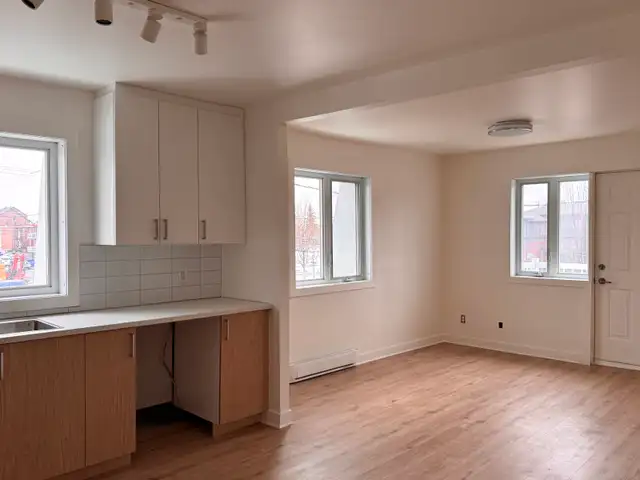 3 1/2 rénové - Grand Boulevard, Saint-Hubert - Photo 2