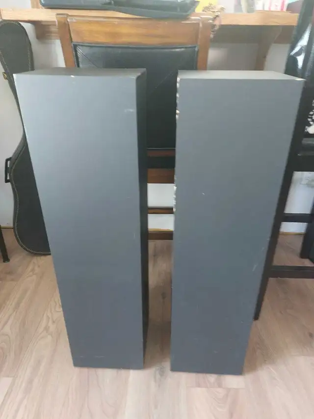 Polk Audio tower speakers - Photo 4