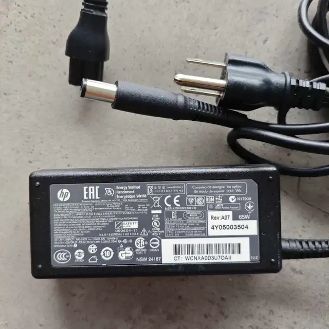 HP 65W AC Adapter PPP009L 693711-00119.5V