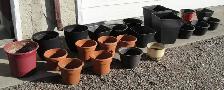 23 ASSORTED PLASTIC PLANT POTS