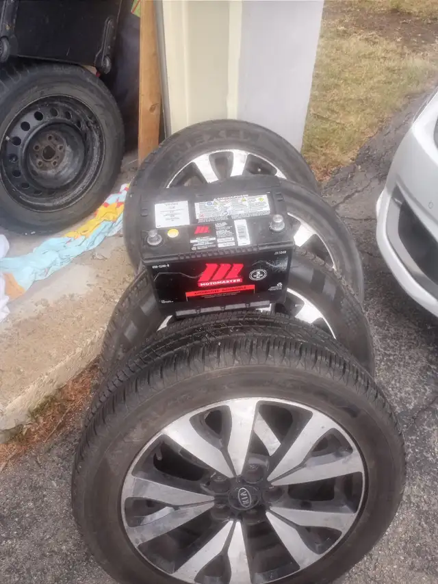 Kia Rondo tires R17 and battery - Photo 2