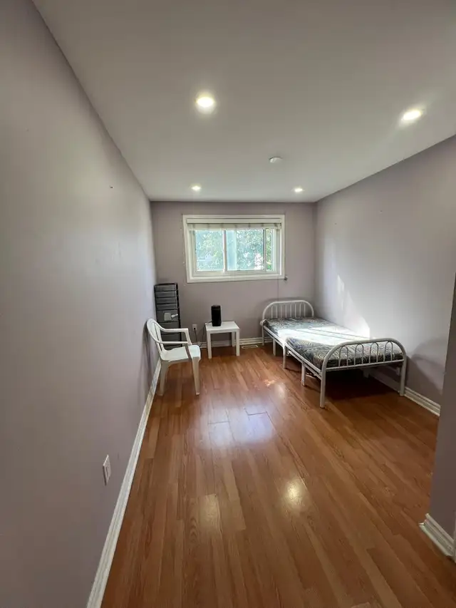 2 Private Fully Furnished Rooms available  Brampton from May 1 - Photo 3