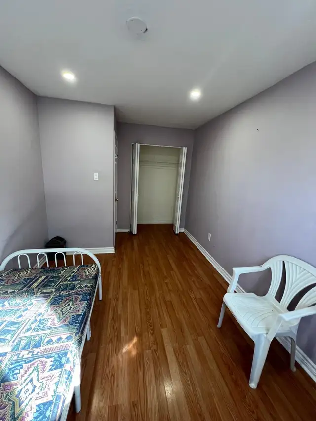 2 Private Fully Furnished Rooms available  Brampton from May 1 - Photo 4