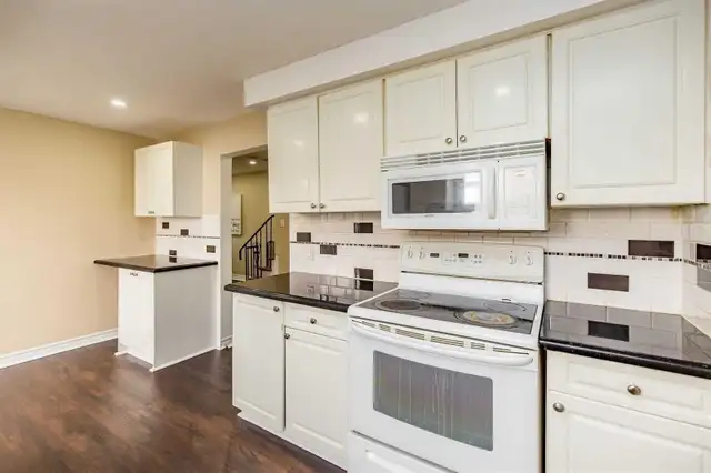 2 Private Fully Furnished Rooms available  Brampton from May 1 - Photo 7