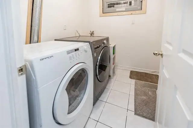 2 Private Fully Furnished Rooms available  Brampton from May 1 - Photo 9