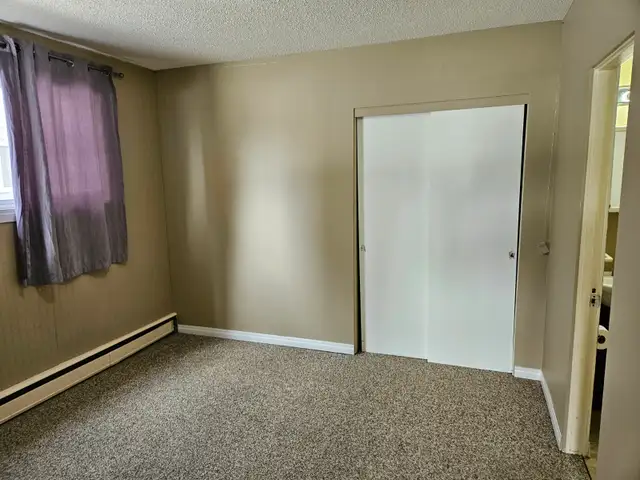 Bachelor and 1 Bedroom Apartment 7th Street East near Preston Av - Photo 5