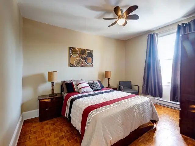 3 Beds 1.5 Baths ALL Included- Short and Long Term - Photo 3